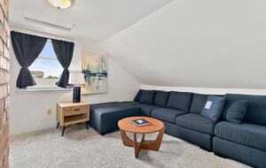 Puyallup Farmhouse Retreat - Puyallup, Washington