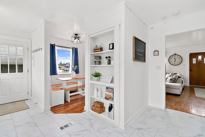 Puyallup Farmhouse Retreat - Puyallup, Washington