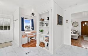 Puyallup Farmhouse Retreat - Puyallup, Washington