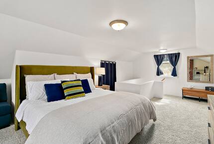 Puyallup Farmhouse Retreat - Puyallup, Washington