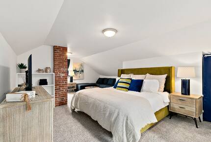 Puyallup Farmhouse Retreat - Puyallup, Washington