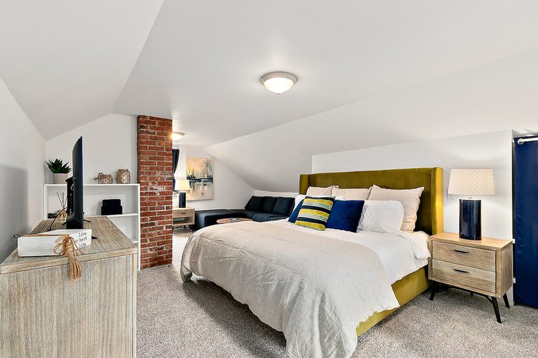 Puyallup Farmhouse Retreat - Puyallup, Washington