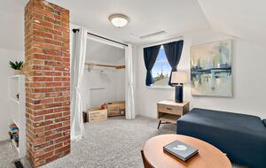 Puyallup Farmhouse Retreat - Puyallup, Washington