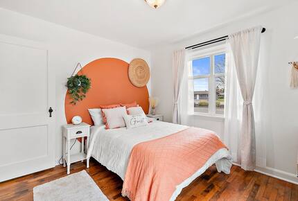 Puyallup Farmhouse Retreat - Puyallup, Washington