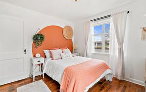 Puyallup Farmhouse Retreat - Puyallup, Washington