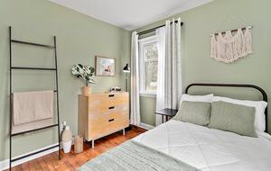 Puyallup Farmhouse Retreat - Puyallup, Washington