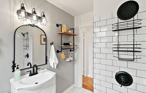 Puyallup Farmhouse Retreat - Puyallup, Washington