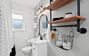 Puyallup Farmhouse Retreat - Puyallup, Washington