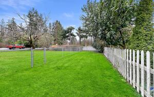 Puyallup Farmhouse Retreat - Puyallup, Washington