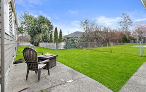 Puyallup Farmhouse Retreat - Puyallup, Washington