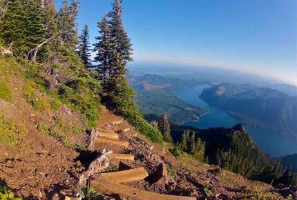 Puyallup Farmhouse Retreat - Puyallup, Washington