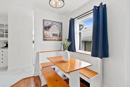 Puyallup Farmhouse Retreat - Puyallup, Washington