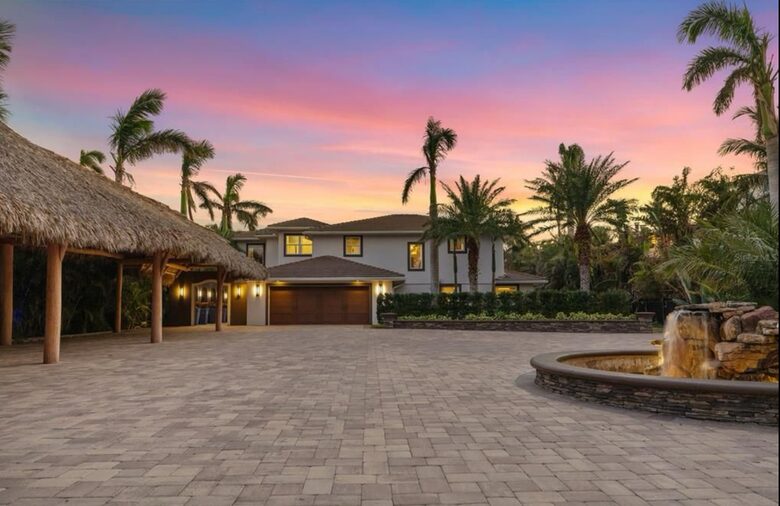 Waterfront Bradenton Home with Heated Pool - Bradenton, Florida