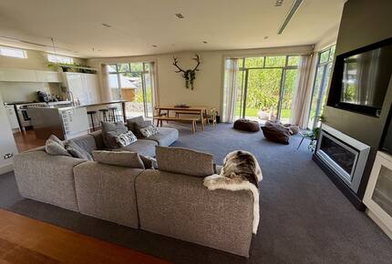 Calm Queenstown Home with Mountain Views - Queenstown, New Zealand