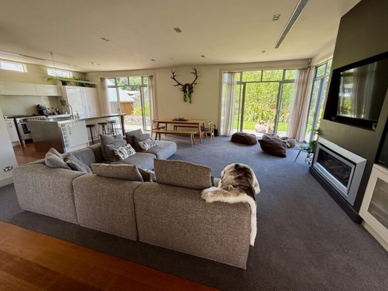 Calm Queenstown Home with Mountain Views - Queenstown, New Zealand