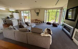 Calm Queenstown Home with Mountain Views - Queenstown, New Zealand