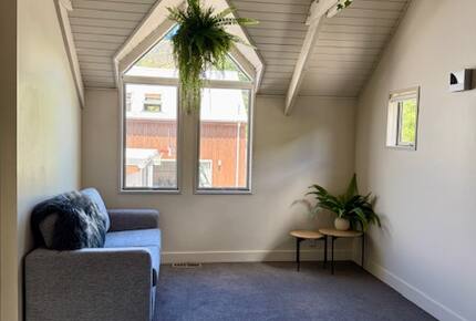 Calm Queenstown Home with Mountain Views - Queenstown, New Zealand