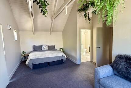 Calm Queenstown Home with Mountain Views - Queenstown, New Zealand