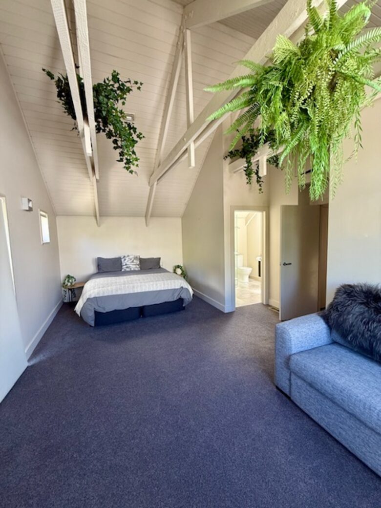 Calm Queenstown Home with Mountain Views - Queenstown, New Zealand