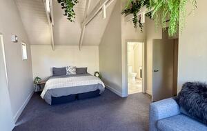 Calm Queenstown Home with Mountain Views - Queenstown, New Zealand