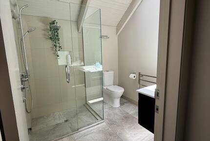 Calm Queenstown Home with Mountain Views - Queenstown, New Zealand