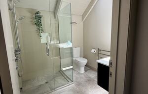 Calm Queenstown Home with Mountain Views - Queenstown, New Zealand