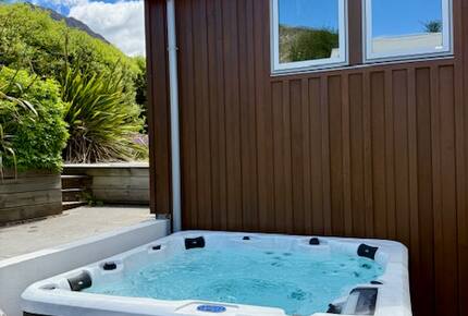 Calm Queenstown Home with Mountain Views - Queenstown, New Zealand