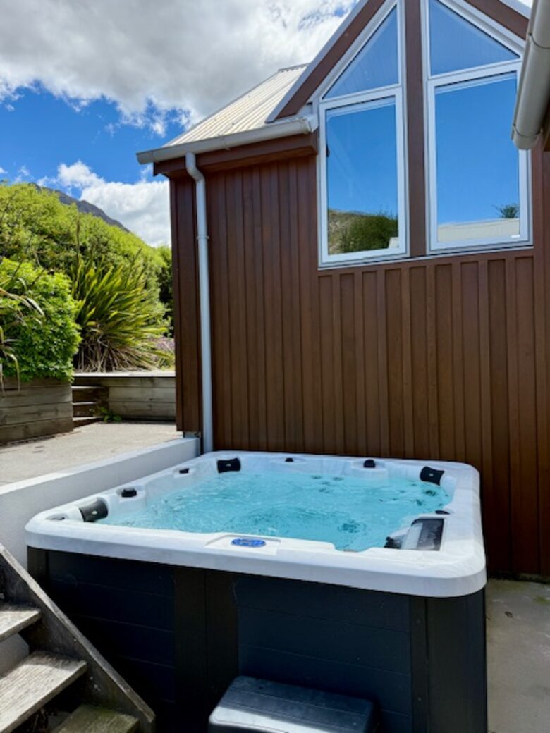 Calm Queenstown Home with Mountain Views - Queenstown, New Zealand