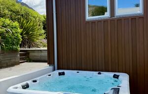 Calm Queenstown Home with Mountain Views - Queenstown, New Zealand