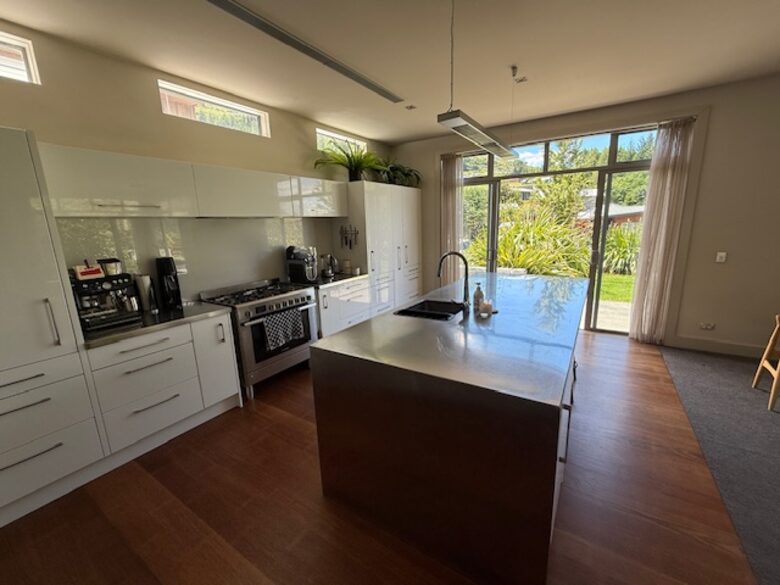 Calm Queenstown Home with Mountain Views - Queenstown, New Zealand