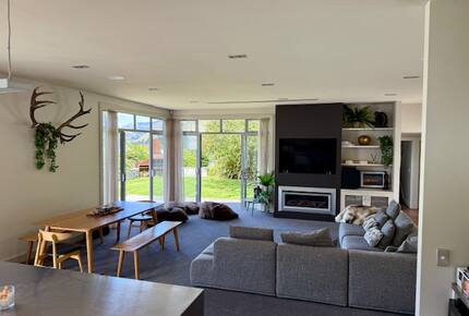 Calm Queenstown Home with Mountain Views - Queenstown, New Zealand