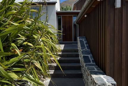 Calm Queenstown Home with Mountain Views - Queenstown, New Zealand