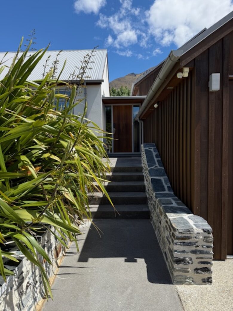 Calm Queenstown Home with Mountain Views - Queenstown, New Zealand
