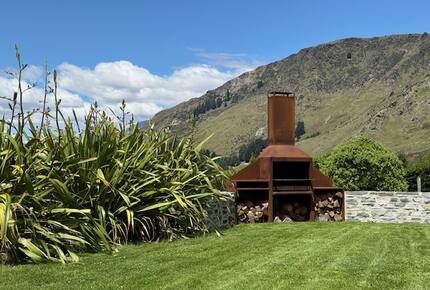 Calm Queenstown Home with Mountain Views - Queenstown, New Zealand