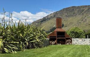 Calm Queenstown Home with Mountain Views - Queenstown, New Zealand