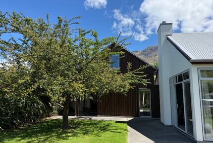 Calm Queenstown Home with Mountain Views - Queenstown, New Zealand