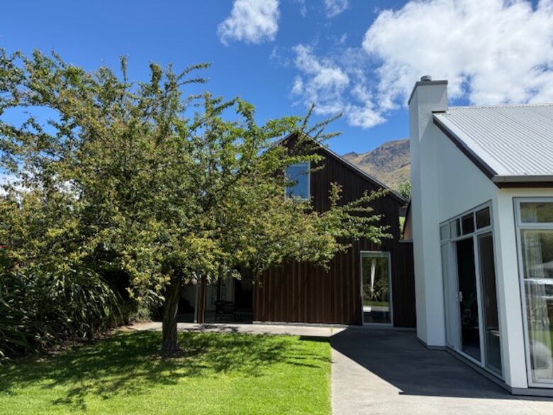 Calm Queenstown Home with Mountain Views - Queenstown, New Zealand