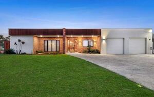 Luxury Bellbrae Retreat w/ Pool, Spa & 12 Guests - Bellbrae, Australia