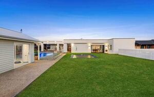 Luxury Bellbrae Retreat w/ Pool, Spa & 12 Guests - Bellbrae, Australia