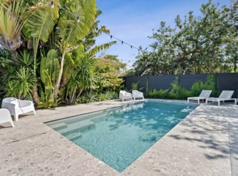 Modern Gold Coast Getaway | Alfresco Living near Tallebudgera Creek - Gold Coast, Australia