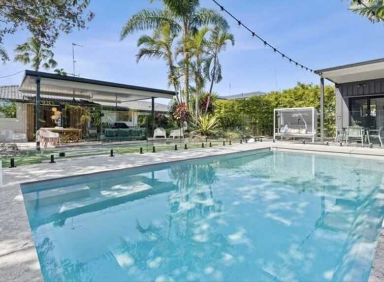 Modern Gold Coast Getaway | Alfresco Living near Tallebudgera Creek - Gold Coast, Australia