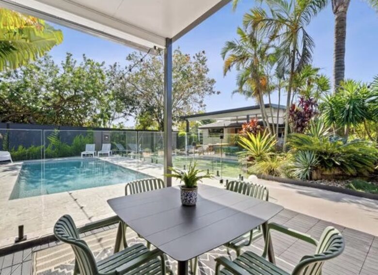 Modern Gold Coast Getaway | Alfresco Living near Tallebudgera Creek - Gold Coast, Australia