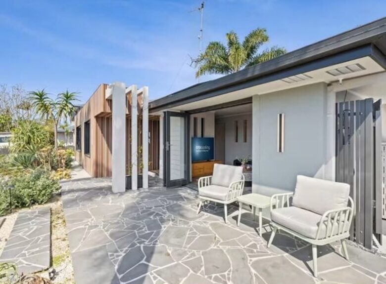 Modern Gold Coast Getaway | Alfresco Living near Tallebudgera Creek - Gold Coast, Australia