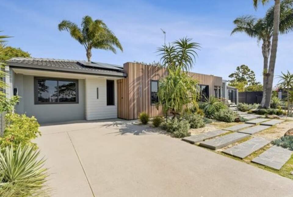 Modern Gold Coast Getaway | Alfresco Living near Tallebudgera Creek - Gold Coast, Australia