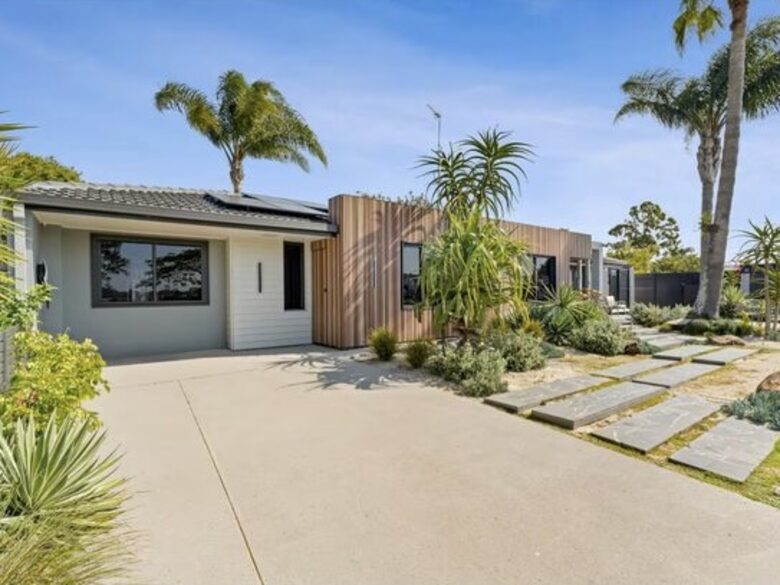 Modern Gold Coast Getaway | Alfresco Living near Tallebudgera Creek - Gold Coast, Australia