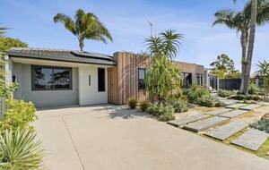 Modern Gold Coast Getaway | Alfresco Living near Tallebudgera Creek - Gold Coast, Australia