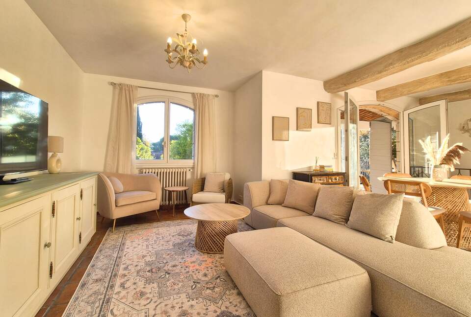 Sunlit Sophistication near Cannes - Cannes, France