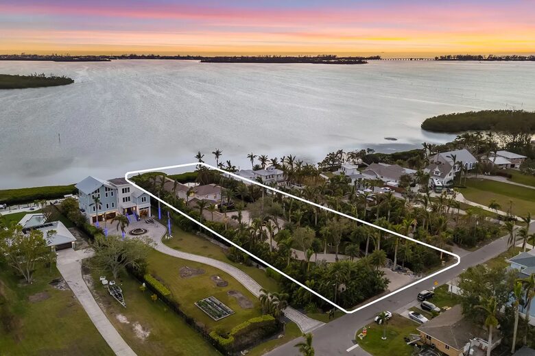 Waterfront Bradenton Home with Heated Pool - Bradenton, Florida