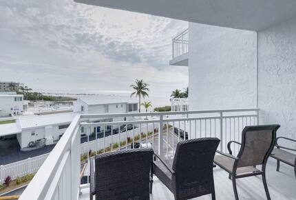 Siesta Key Beach Retreat - Siesta Key, Sarasota, Florida