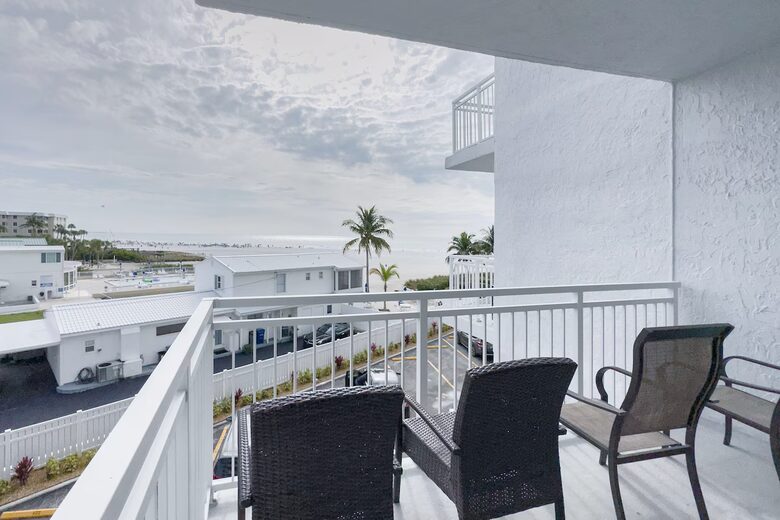 Siesta Key Beach Retreat - Siesta Key, Sarasota, Florida